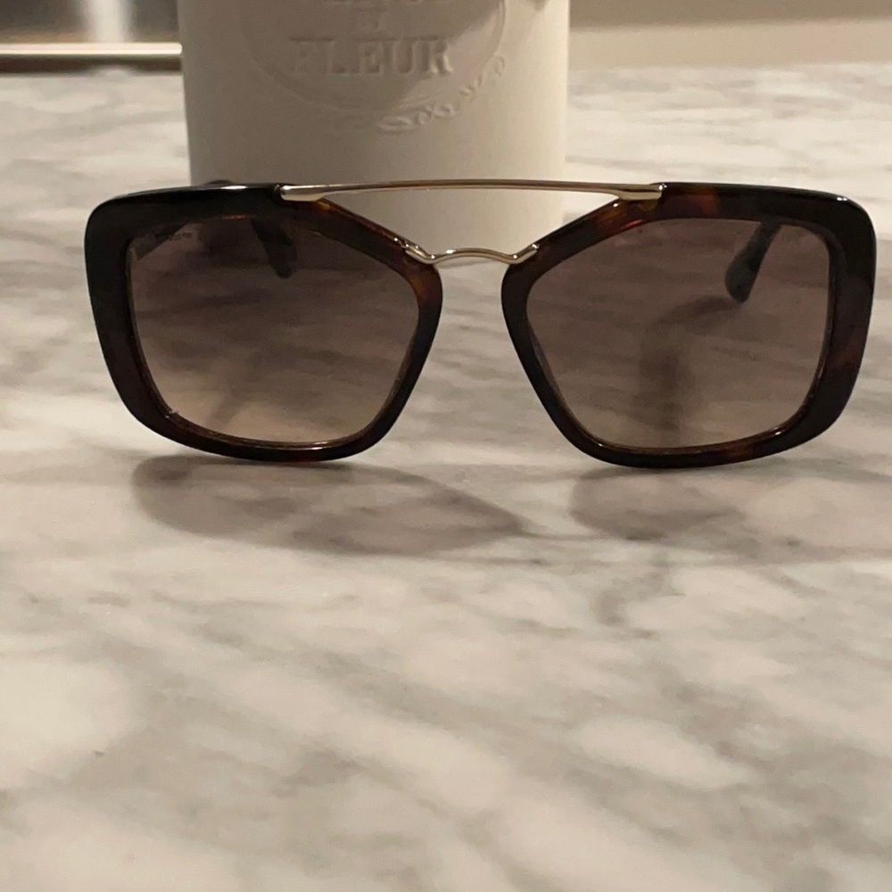 Squared aviator sunglasses
